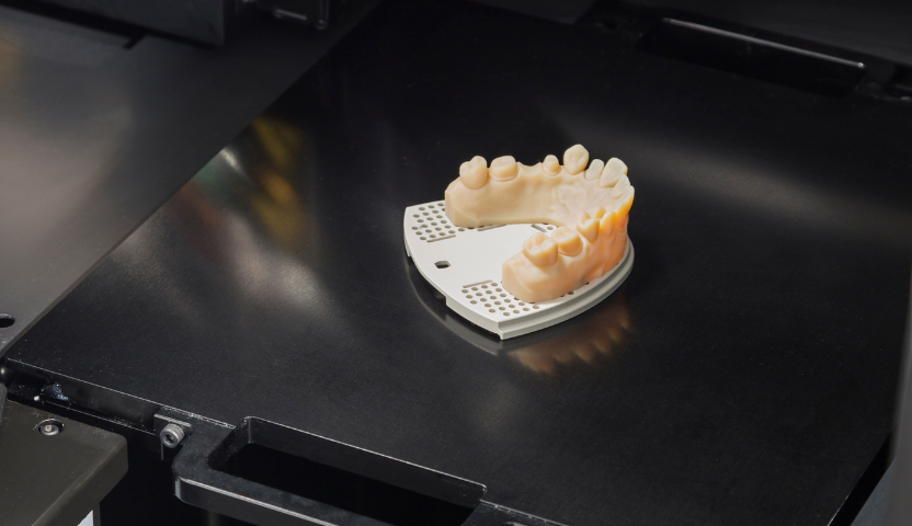 image de prothèse dentaire en résine biocompatible
